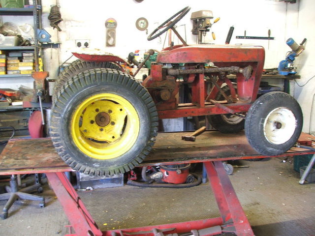 1961 wheelhorse suburban 001.JPG