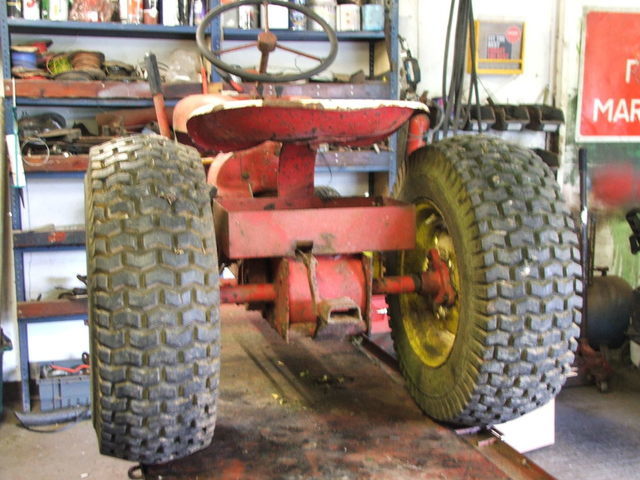 1961 wheelhorse suburban 002.JPG