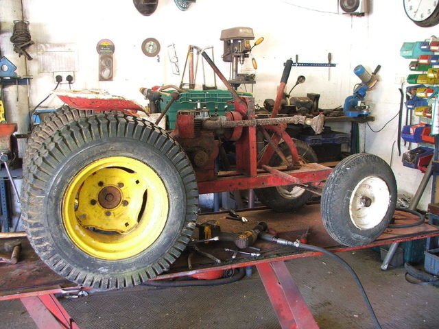 1961 wheelhorse suburban 006.JPG