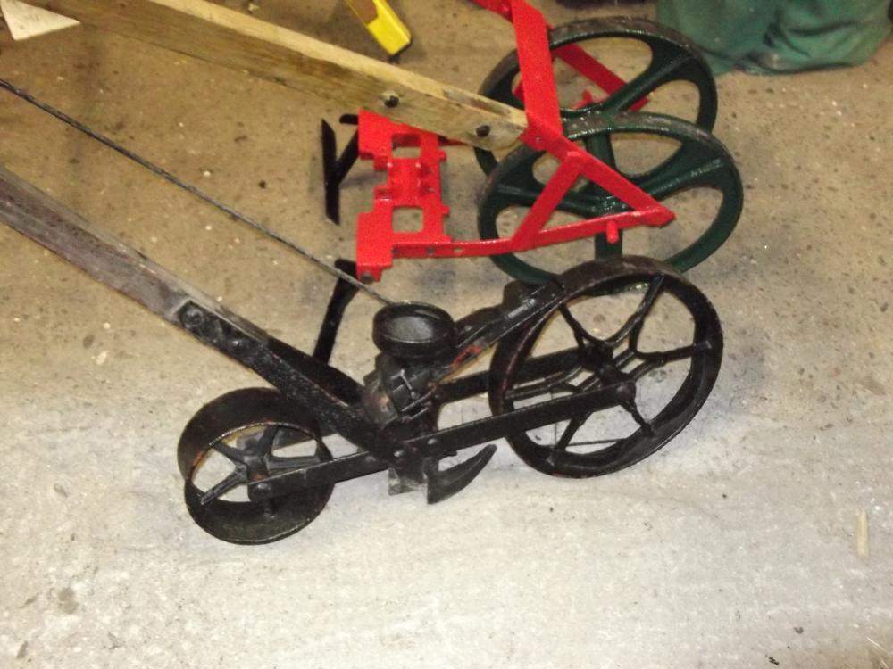 new seed drill 004.JPG