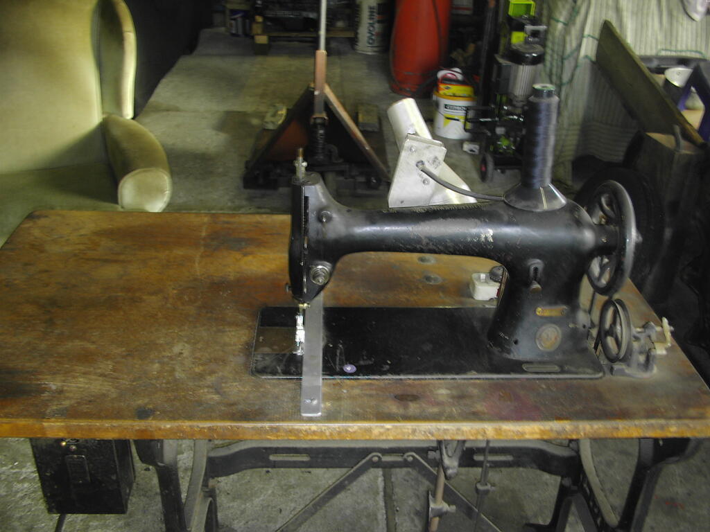 865508243_SewingMachine.JPG.272278e139b632abe35f10e5f3728dc8.JPG