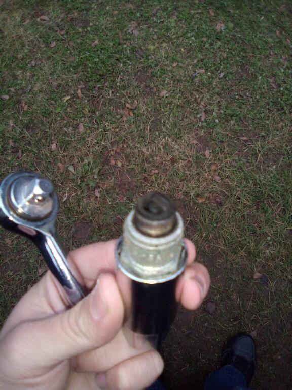 274570406_oldsparkplug.jpg.c8d3ff89d898421cdd3e97e172f2d227.jpg